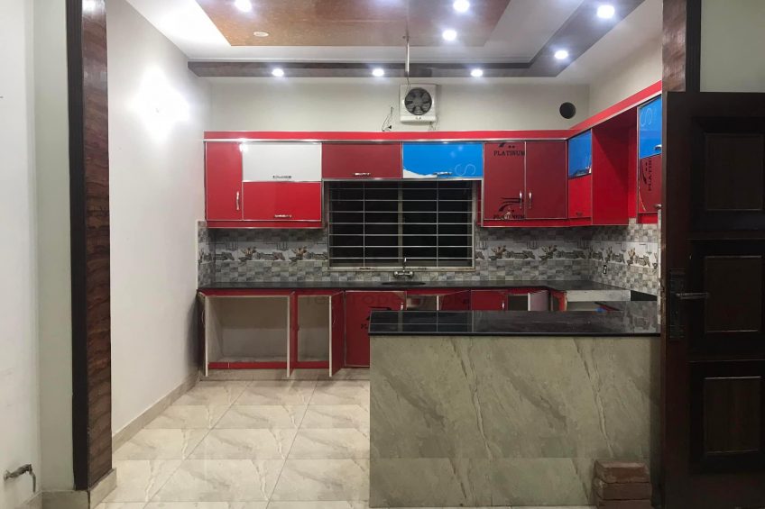 10 marla uper portion for rent in Park view socity near thokar naizbaig