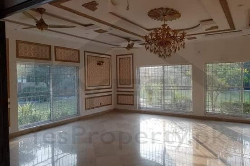 4 kanal Luxurious Banglow For Sale in DHA Phase 8