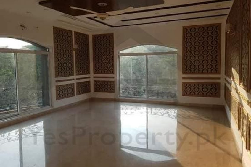 4 kanal Luxurious Banglow For Sale in DHA Phase 8