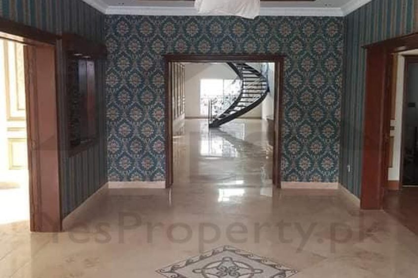 4 kanal Luxurious Banglow For Sale in DHA Phase 8