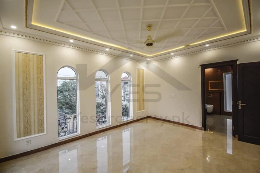 10 Marla luxury House For Sale in DHA