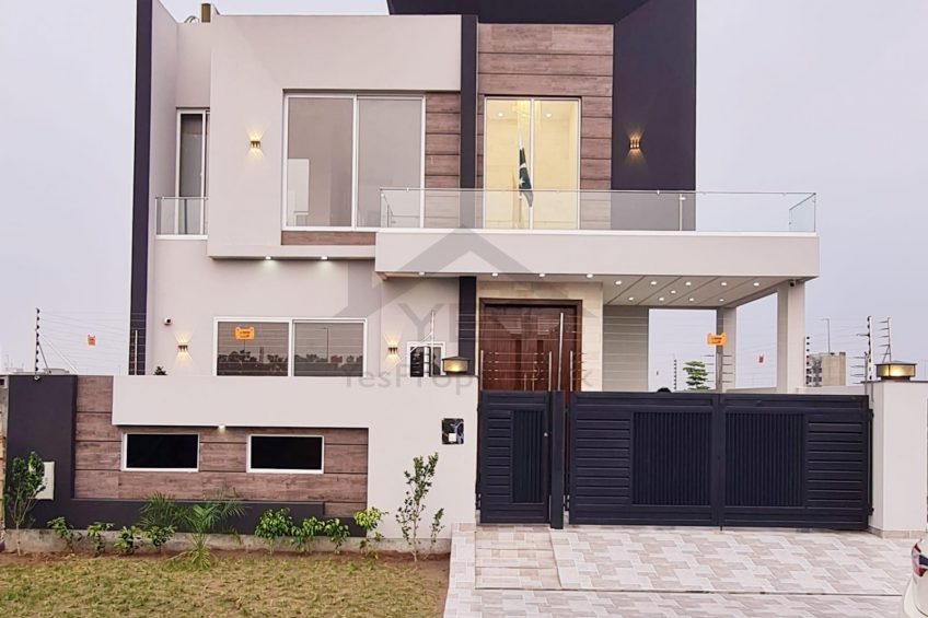 10 MARLA BRAND NEW MODERN HOUSE FOR SALE HOT LOCATION OF DHA Phase 7