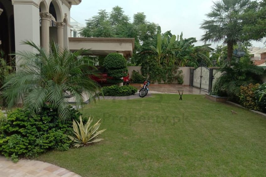 2 kanal luxury banglow available for sale in DHA phase 1