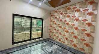 5 Marla Triple Story Owner Build House For Sale At Very Prime Location Of Architect Engineers Housing Society Lhr Near By Shaukhat Khanum Hospital