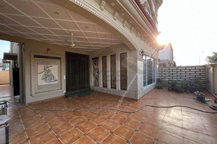 10 MARLA SPANISH HOUSE FOR SALE IN DHA PHASE 6