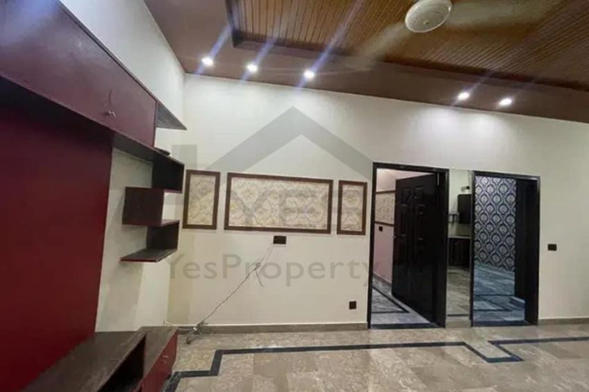 5 Marla Triple Story Owner Build House For Sale At Very Prime Location Of Architect Engineers Housing Society Lhr Near By Shaukhat Khanum Hospital