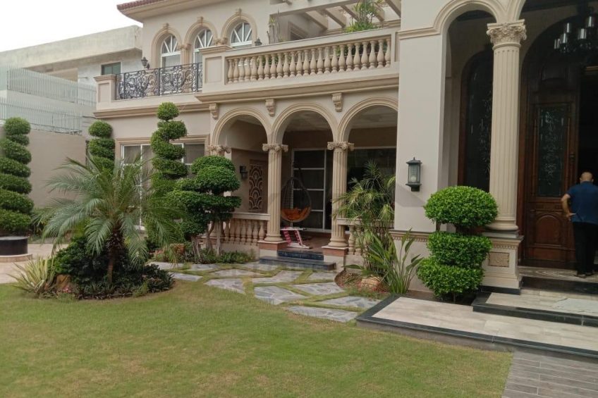 2 kanal luxury banglow available for sale in DHA phase 1