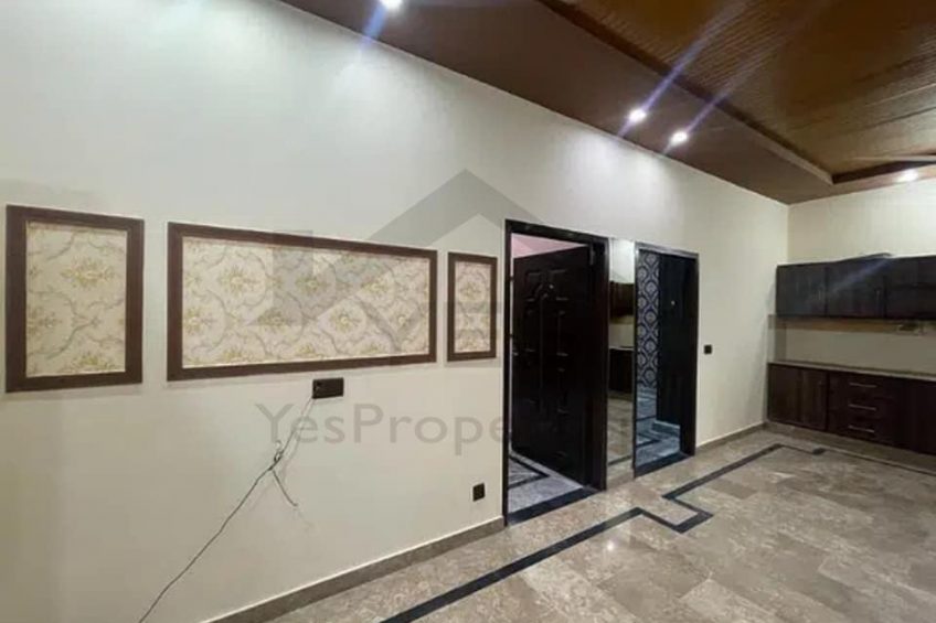 5 Marla Triple Story Owner Build House For Sale At Very Prime Location Of Architect Engineers Housing Society Lhr Near By Shaukhat Khanum Hospital