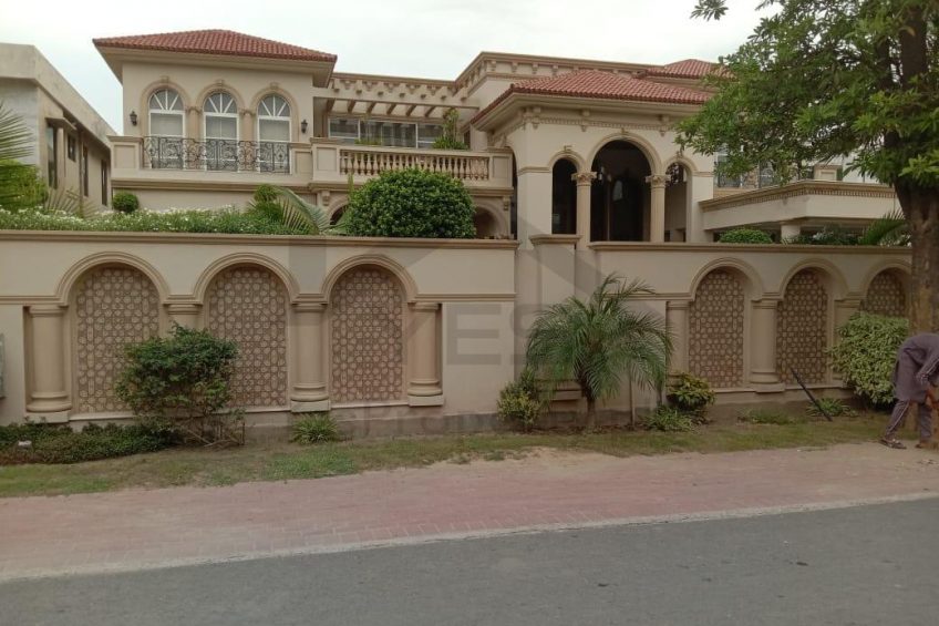 2 kanal luxury banglow available for sale in DHA phase 1