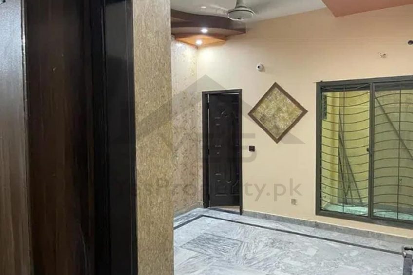 5 Marla Triple Story Owner Build House For Sale At Very Prime Location Of Architect Engineers Housing Society Lhr Near By Shaukhat Khanum Hospital