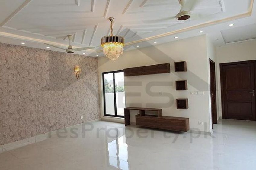 1 Kanal Luxury House for sale in DHA Lahore