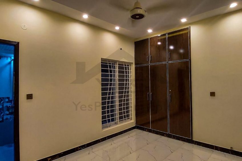 5 Marla ultra modern stylish House in Canal Valley Near Bahria town Lahore