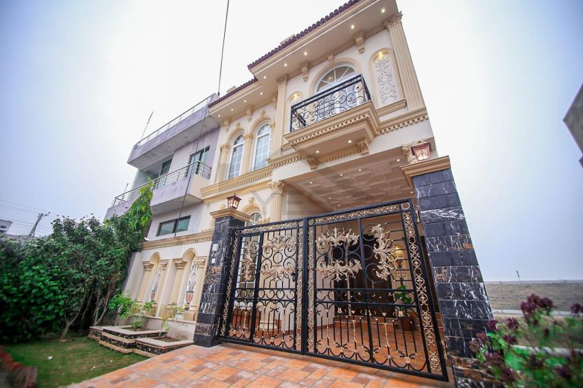 5 MARLA BRAND NEW HOUSE FOR SALE HOT LOCATION OF Bankers housing society near to ring road near to dha phase 4