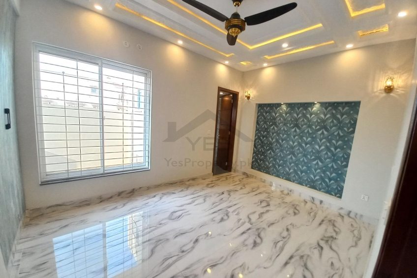 5 Marla Brand New House For Sale in Bahria Town Lahore (Hot Location)