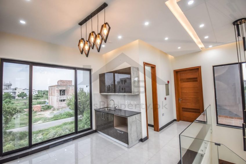 8 MARLA BRAND NEW MODERN HOUSE FOR SALE HOT LOCATION OF DHA Phase 9 town