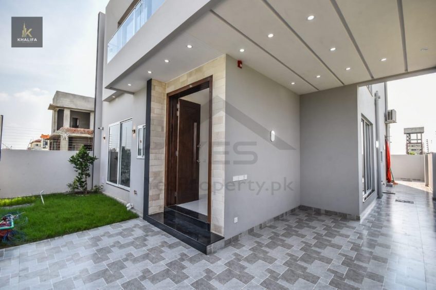 10 MARLA BRAND NEW MODERN HOUSE FOR SALE HOT LOCATION OF DHA Phase 7