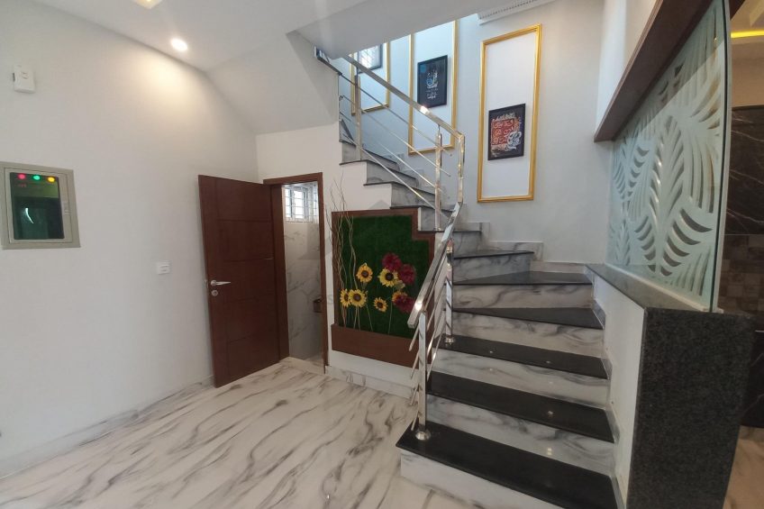 5 Marla Brand New House For Sale in Bahria Town Lahore (Hot Location)