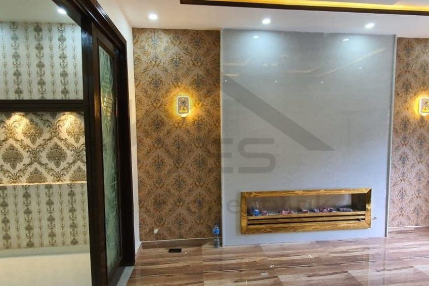 10 Marla House For Sale in Bahria Town Lahore