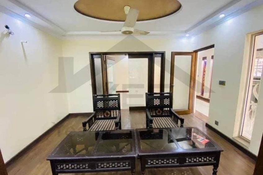 10 Marla Used House For Sale in Sector B Bahria Town Lahore (Hot Location)