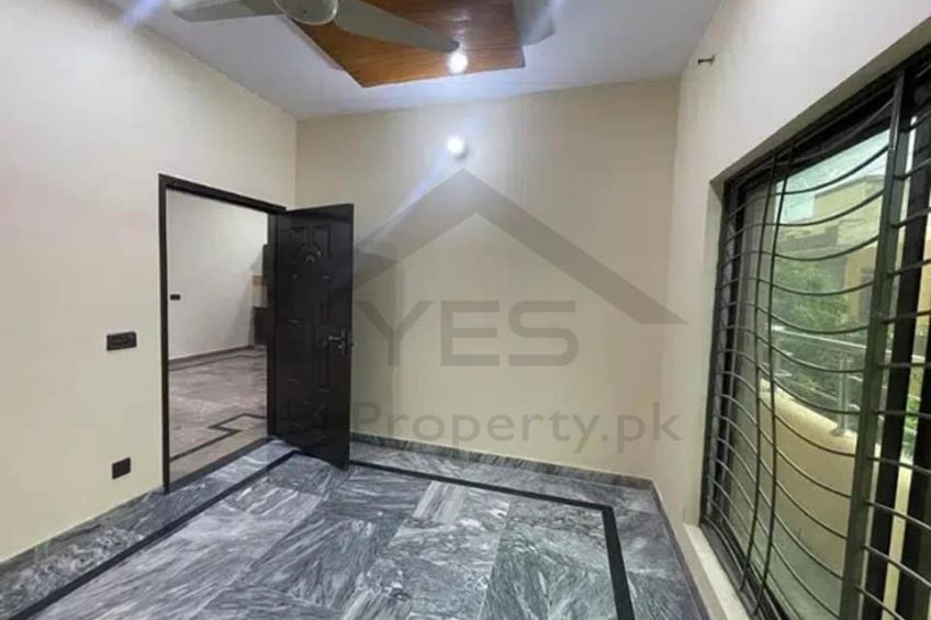 5 Marla Triple Story Owner Build House For Sale At Very Prime Location Of Architect Engineers Housing Society Lhr Near By Shaukhat Khanum Hospital