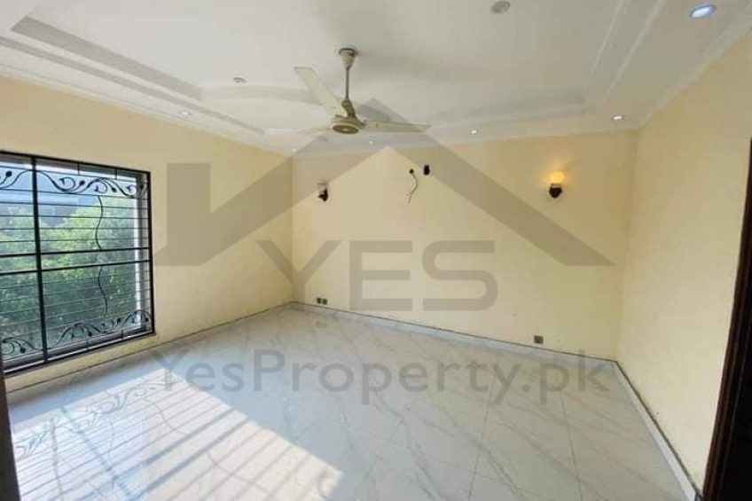 10 Marla Used House For Sale in Sector B Bahria Town Lahore (Hot Location)