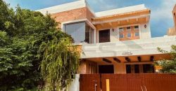 10 Marla Used House For Sale in Sector B Bahria Town Lahore (Hot Location)