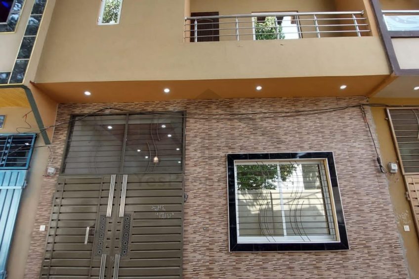 2.5 Marla Beautiful House For sale Loctaed at medical housings society canal road Lahore