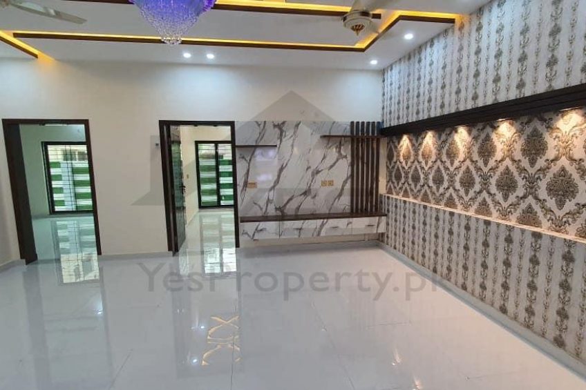 10 Marla House For Sale in Bahria Town Lahore