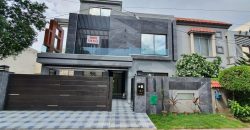 10 Marla House For Sale in Bahria Town Lahore