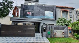 10 Marla House For Sale in Bahria Town Lahore