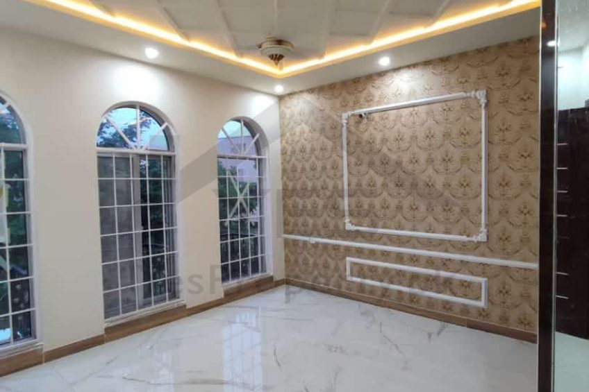 10 Marla brand new beautiful and solid house for Sale in Punjab Socirty Hot location.