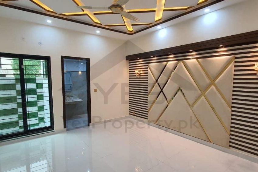 10 Marla House For Sale in Bahria Town Lahore