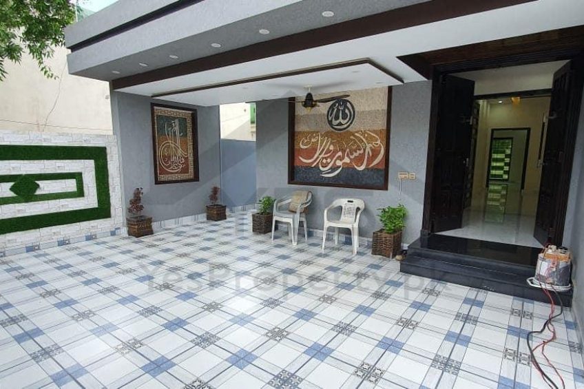 10 Marla House For Sale in Bahria Town Lahore