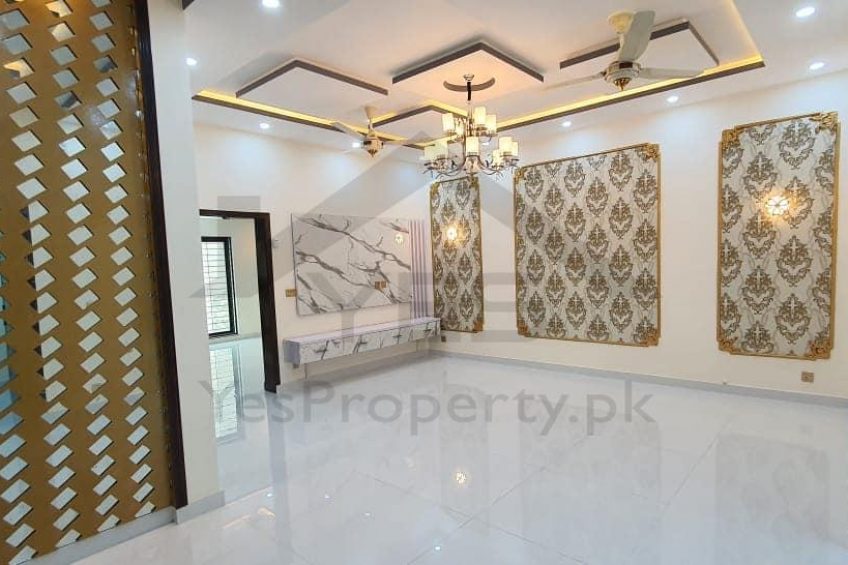 10 Marla House For Sale in Bahria Town Lahore