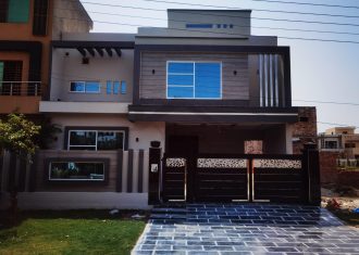 10 MARLA BRAND NEW MODERN HOUSE FOR SALE HOT LOCATION OF Formanite housing society