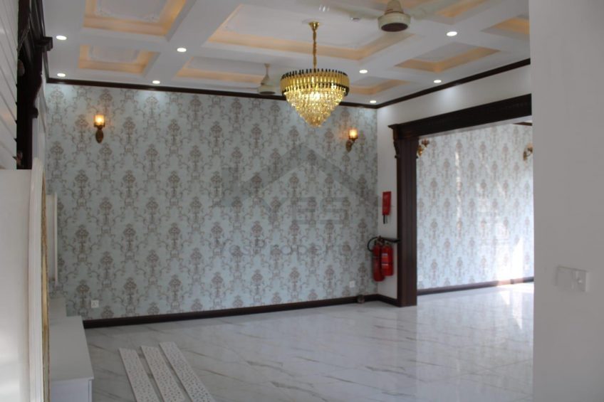 10 Marla Banglow available for sale in DHA Lahore