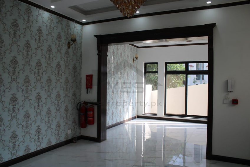 10 Marla Banglow available for sale in DHA Lahore