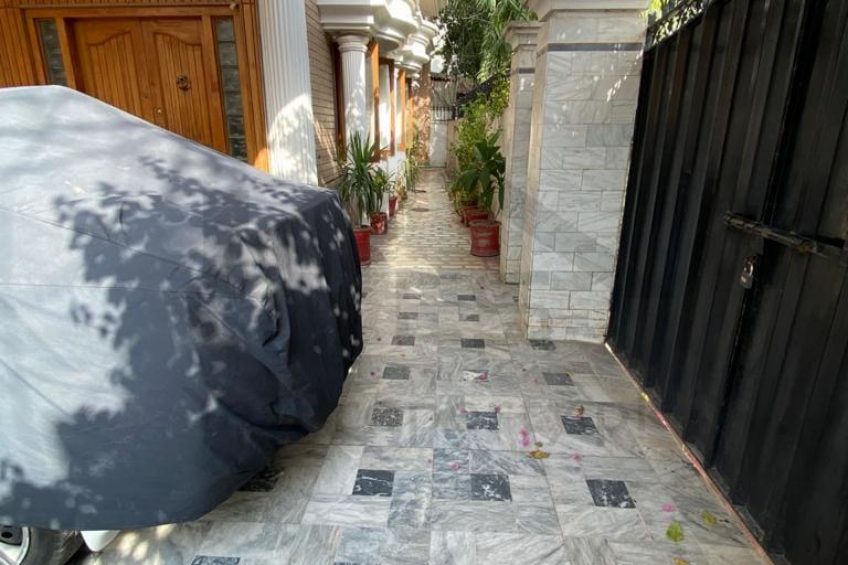 15 marla old house for sale corner House in samnabad lahore