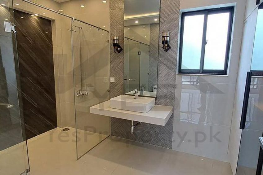 1 Kanal Luxury House for sale in DHA Lahore