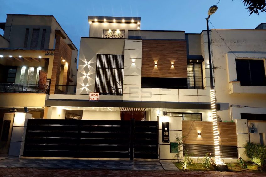 10 marla brand new house for sale in Bahria Town Lahore