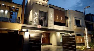 10 marla brand new house for sale in Bahria Town Lahore