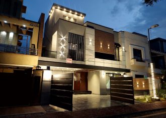 10 marla brand new house for sale in Bahria Town Lahore