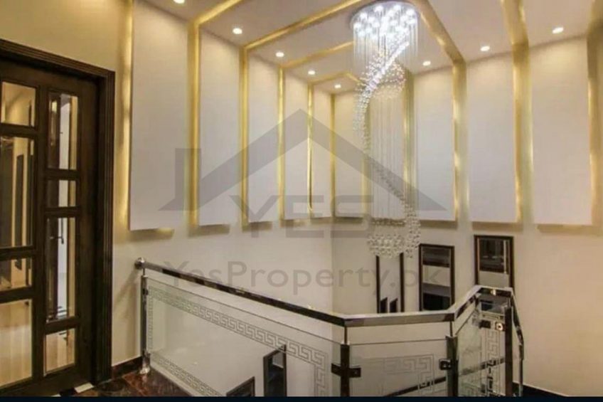 10 Marla House Available For Rent In Ideal Location Of Bahria Town Lahore On Affordable Rent