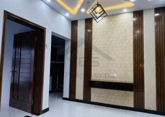 5 Marla Brand New Semi Furnished House 𝐢𝐧 , Bahria Town Lahore 𝐅𝐨𝐫 Sale.