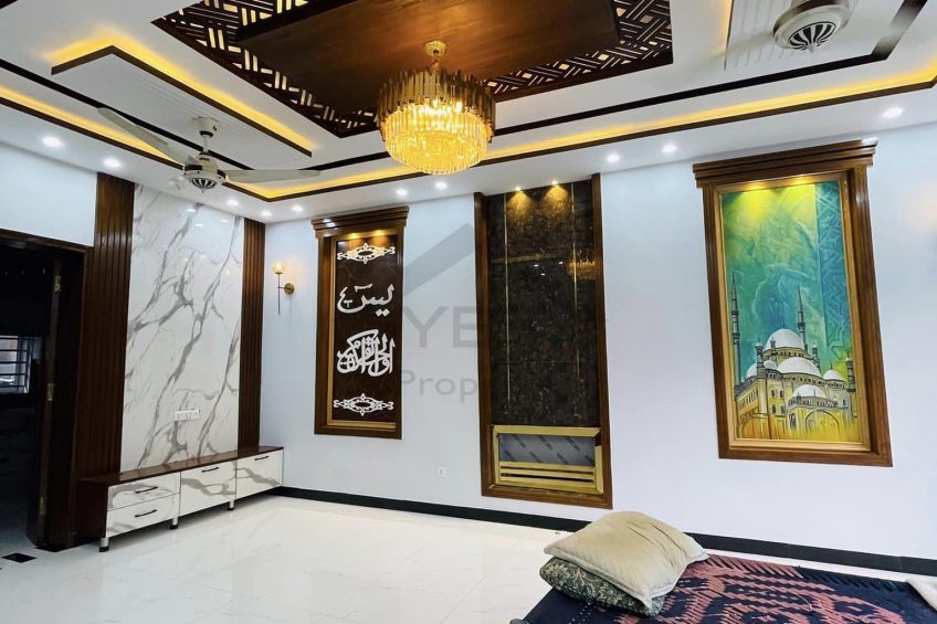 5 Marla Brand New Semi Furnished House 𝐢𝐧 , Bahria Town Lahore 𝐅𝐨𝐫 Sale.