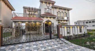 10 Marla luxury House For Sale in DHA