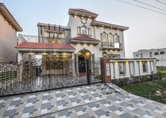 10 Marla luxury House For Sale in DHA