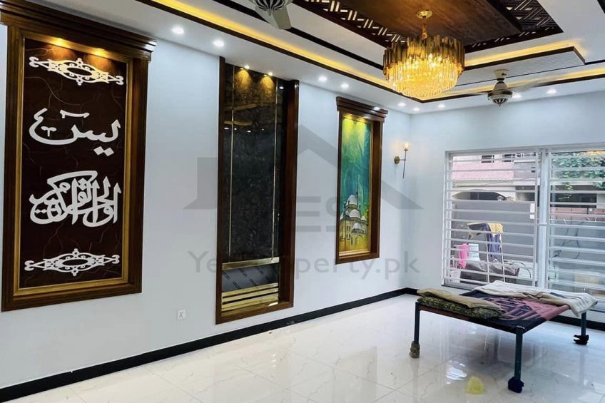 5 Marla Brand New Semi Furnished House 𝐢𝐧 , Bahria Town Lahore 𝐅𝐨𝐫 Sale.