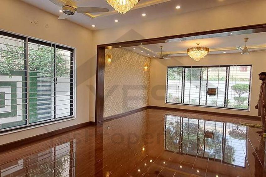 1 Kanal Luxury House for sale in DHA Lahore