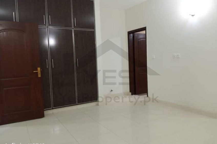 Beautiful Apartment For Rent in Askari 11